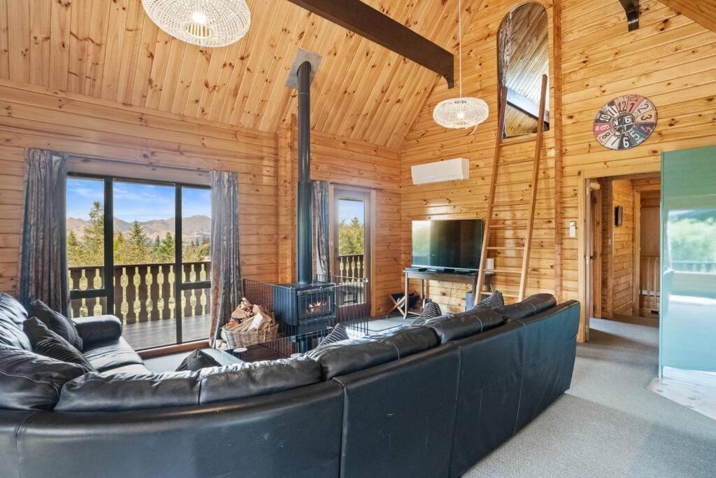 Welcome To The “Mountain Gem”! Ханмер Спрингс Екстериор снимка